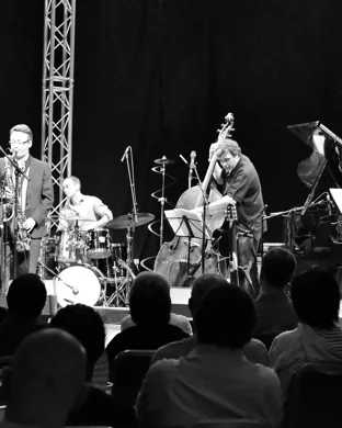 Tab Benoit